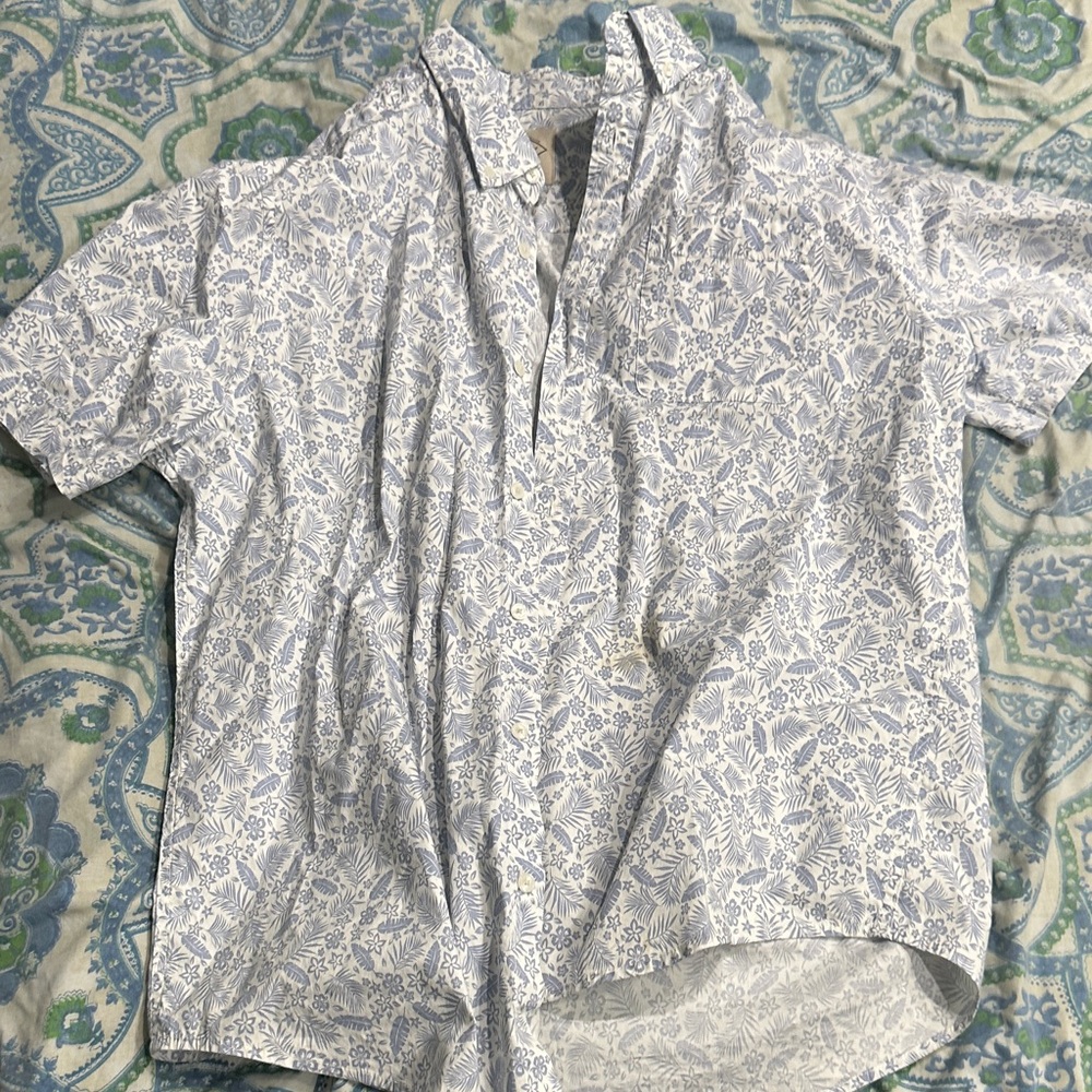 St. John's Bay Blue Floral Men's Shirt